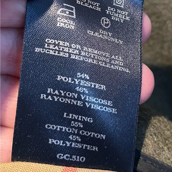 men’s tan Burberry lined trench coat.  Wool lining is removable. Size 46r. - Picture 12 of 16